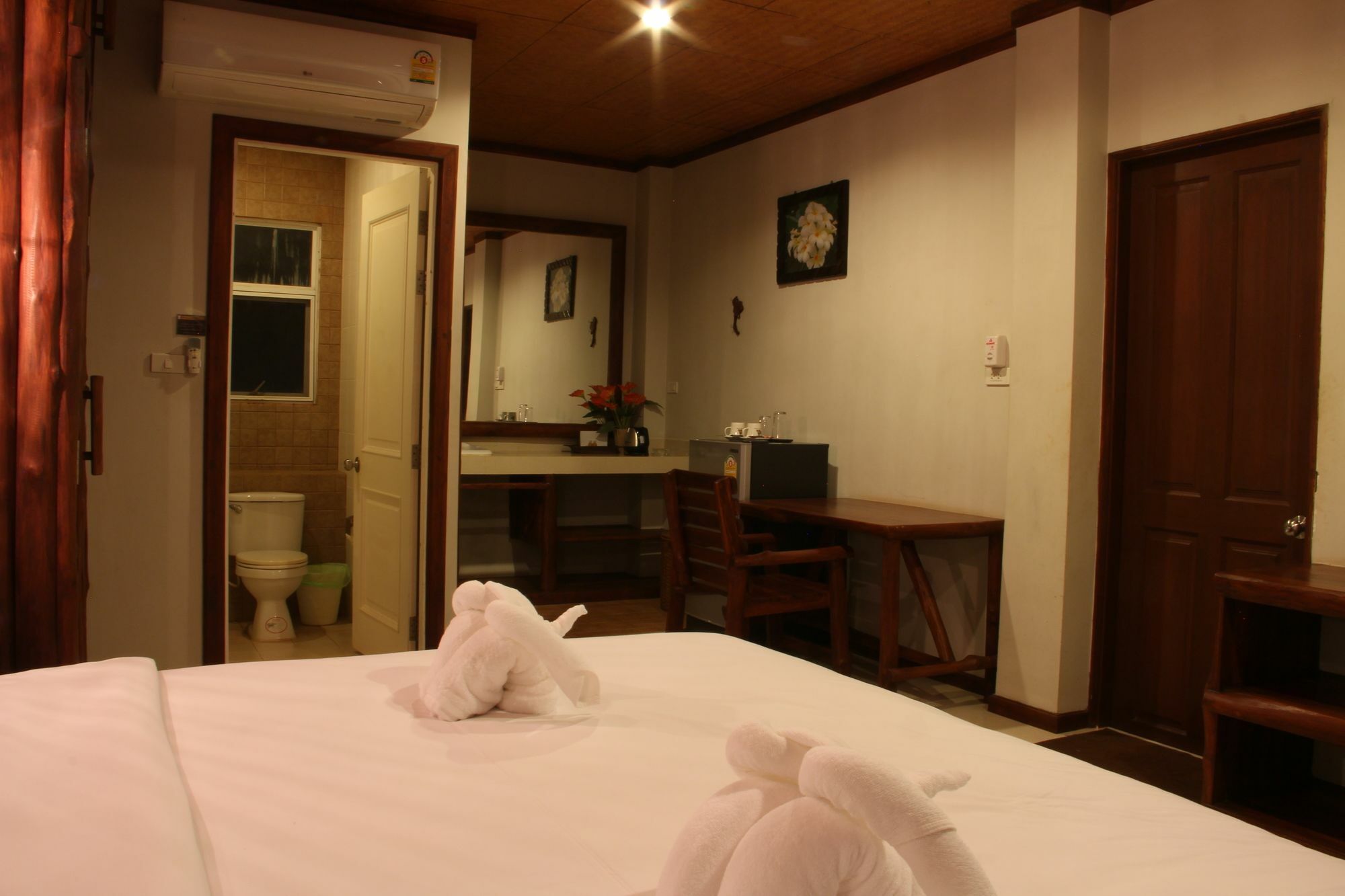 Hotel Singha Rubber Tree à Ban Huai Maenam Noi Extérieur photo
